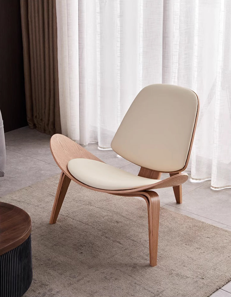 Hans Wegner CH07 Shell Chair, White & AshDescription



Introducing the Hans wegner armchair in White Ash, an iconic piece of mid-century modern design. This retro armchair seamlessly combines artistic flai